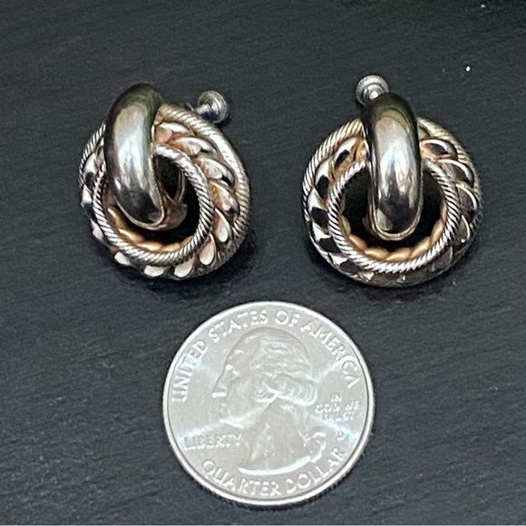 Vintage Unsigned Two-tone Round Rope Twisted Screw Back Earrings - Picture 4 of 11